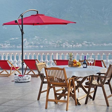 Apartments Sea Star Котор Екстериор снимка