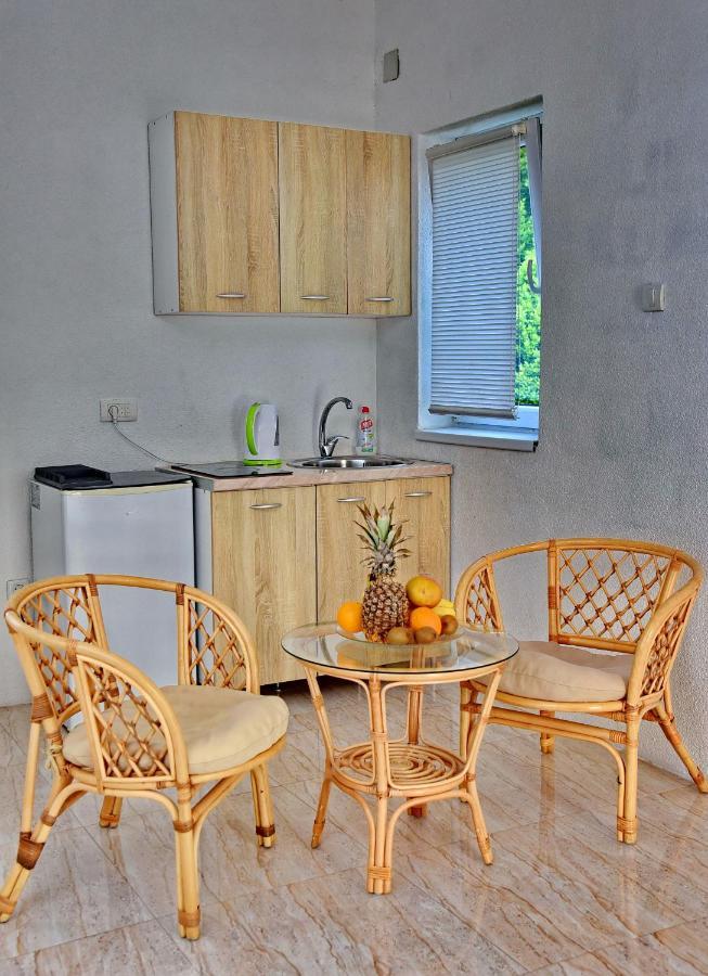 Apartments Sea Star Котор Екстериор снимка