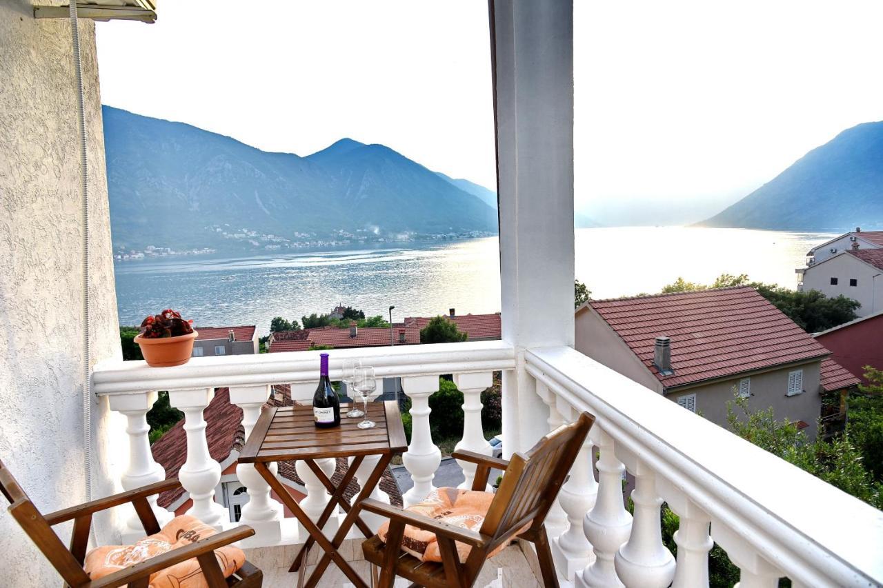 Apartments Sea Star Котор Екстериор снимка