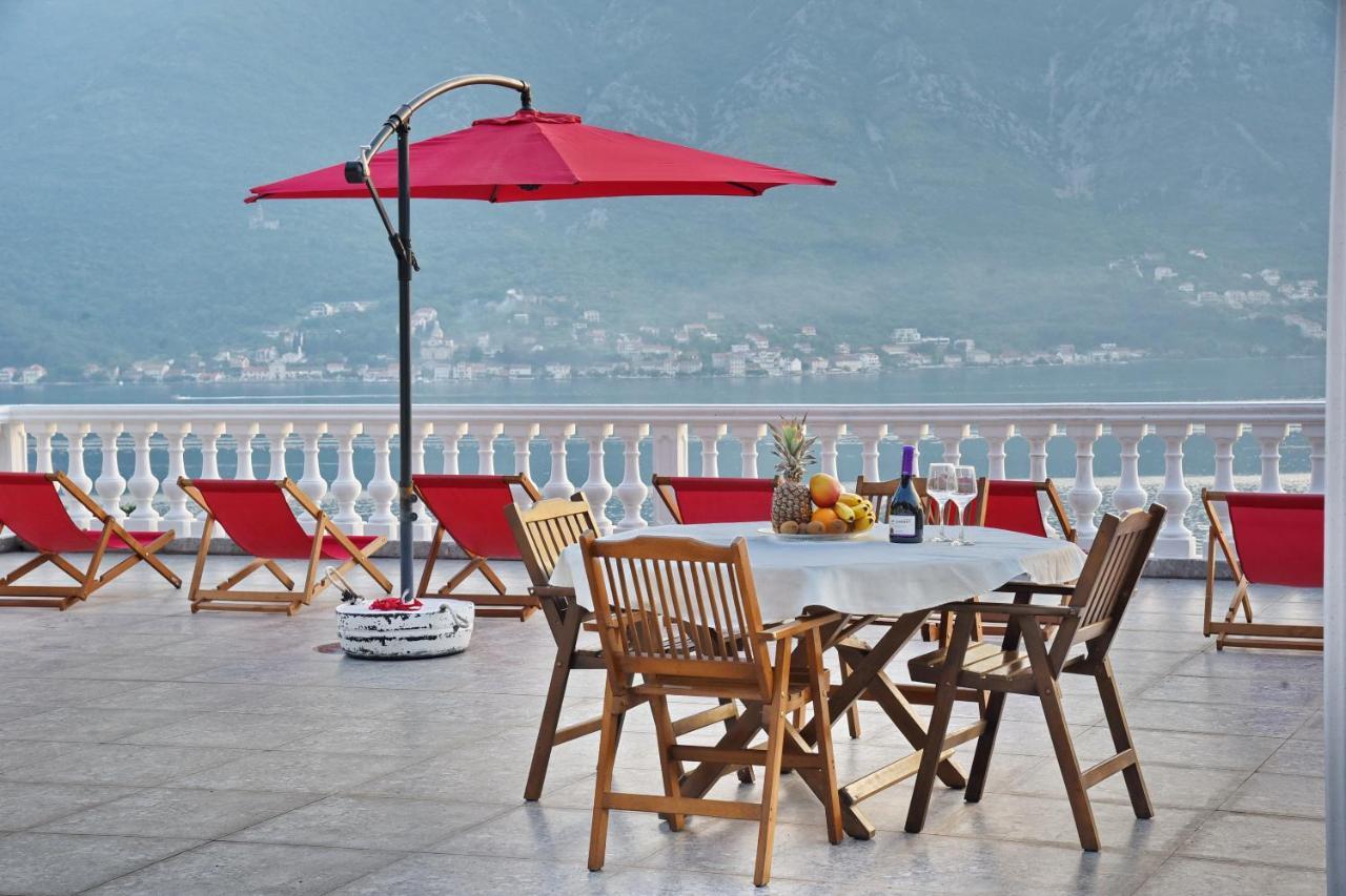 Apartments Sea Star Котор Екстериор снимка