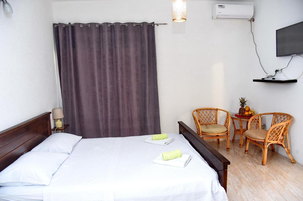 Apartments Sea Star Котор Екстериор снимка