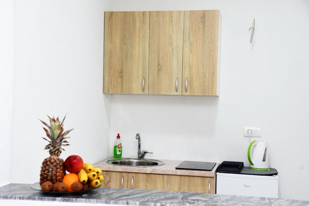 Apartments Sea Star Котор Екстериор снимка