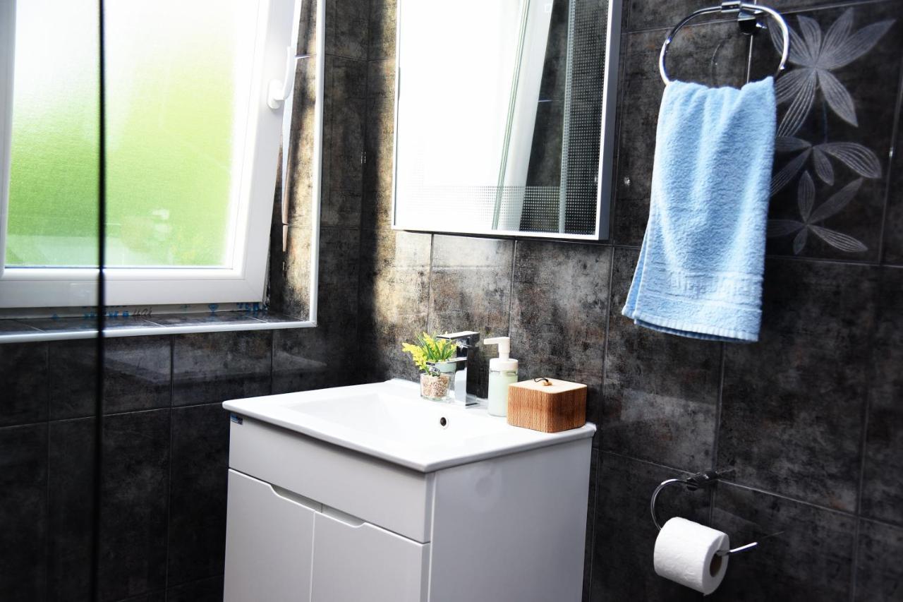 Apartments Sea Star Котор Екстериор снимка