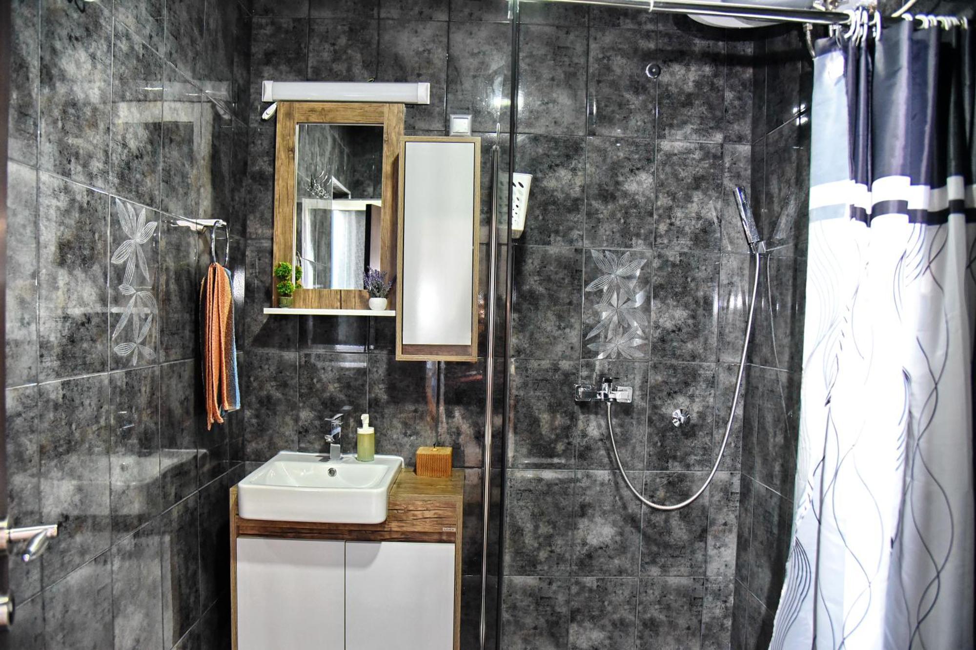 Apartments Sea Star Котор Екстериор снимка